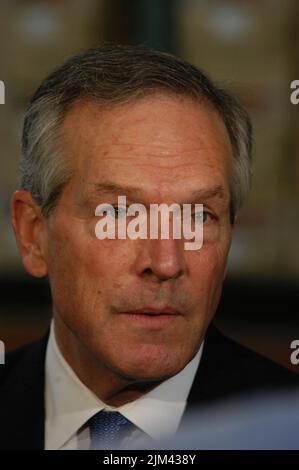 Büro des Sekretärs - SEKRETÄR DONALD EVANS MIT DEM VORSITZENDEN RICH CROTTY Stockfoto