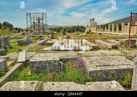 Epidaurus, Griechenland. 3. März 2010: Das antike Theater von Epidaurus oder Epidavros, Präfektur Argolida, Peloponnes, Griechenland. Stockfoto
