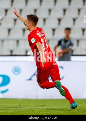 BELGRAD, SERBIEN - 4. AUGUST: Daan Rots vom FC Twente feiert sein Tor während des dritten Qualifikationsrunden-Spiels der UEFA Europa Conference League zwischen FK Cukaricki und FC Twente im Stadion FK Partizan am 4. August 2022 in Belgrad, Serbien (Foto: Nicola Krstic/Orange Picts) Stockfoto