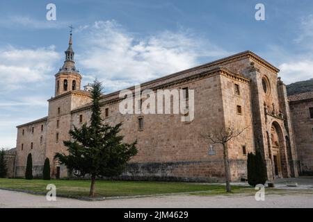 Eine malerische Aussicht auf das Kloster von San Millan de Suso in La Roja, Spanien Stockfoto