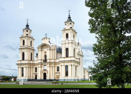 Baudenkmäler, touristische Zentren und interessante Orte in Weißrussland - katholische Kirche im Dorf Budslav Stockfoto