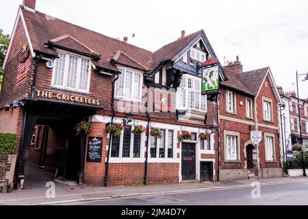 Dorking, Surrey Hills, London, Großbritannien, Juni 30 2022, Traditional English Pub The Cricketers in Dorking Stockfoto