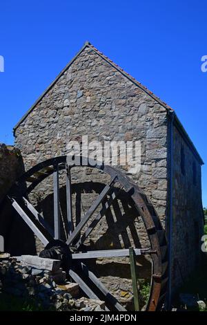 Die antike Wassermühle aus dem Jahr c1236 befindet sich im Tal von Bonne Terre. Es ist derzeit in der Restaurierung, die deutlich verschlechtert Stockfoto