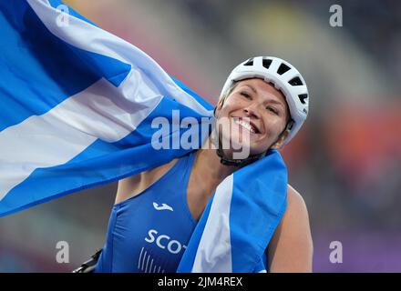 Schottlands Samantha Kinghorn nach dem Gewinn der Bronzemedaille im Finale der Frauen T53/54 1500m im Alexander Stadium am siebten Tag der Commonwealth Games 2022 in Birmingham. Bilddatum: Donnerstag, 4. August 2022. Stockfoto