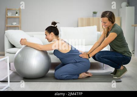 Schwangeren Baby Unterstützung Massage Und Bewegung Service Stockfoto