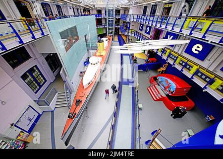 Das weltweit erste Turbinenschiff von Charles Parsons Turbinia startete 1894 und wurde im Discovery Museum Newcastle upon Tyne in der Hauptausstellung Discovery gezeigt Stockfoto