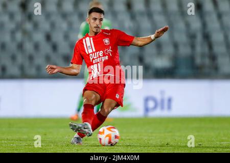 BELGRAD, SERBIEN - 4. AUGUST: Julio Pleguezuelo vom FC Twente während der UEFA Europa Conference League 3. Qualifikationsspiel zwischen FK Cukaricki und FC Twente im Stadion FK Partizan am 4. August 2022 in Belgrad, Serbien (Foto: Nicola Krstic/Orange Picches) Stockfoto