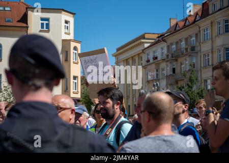 Tabor, Tschechische Republik - 04 2022. August: Im Wahlkampf tourt Andrej Babi in einem Wohnmobil durch tschechische Städte, protestiert, pfeift Stockfoto