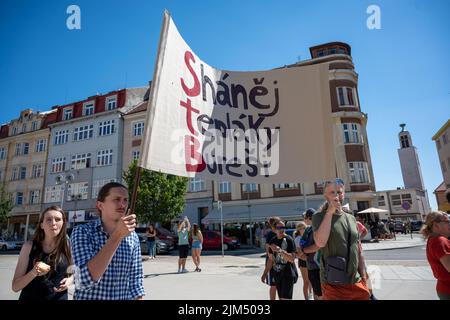 Tabor, Tschechische Republik - 04 2022. August: Im Wahlkampf tourt Andrej Babi in einem Wohnmobil durch tschechische Städte, protestiert, pfeift Stockfoto