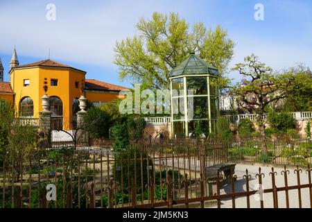 PADUA, ITALIEN -14 APR 2022- Blick auf das Wahrzeichen Orto Botanico di Padova an der Universität Padua, dem ältesten akademischen botanischen Garten der Welt. IT i Stockfoto