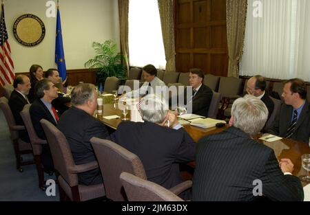 Büro des Sekretärs - Sekretär Carlos Gutierrez mit EV-Handelskommissar Peter Mandelson Stockfoto