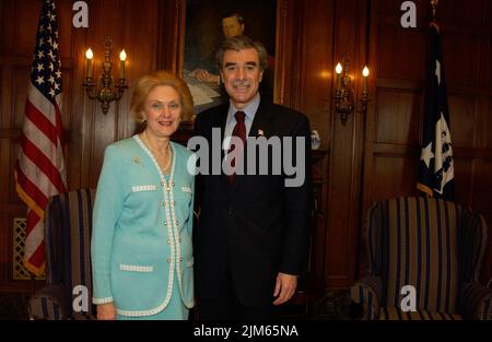 Büro des Sekretärs AbschiedeFotos für Brett Palmer, Beth Crane und