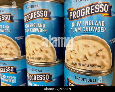 Augusta, GA USA - 12 20 21: Progresso Suppenmuschel-Chowder Seitenansicht Einzelhandelsgeschäft Stockfoto