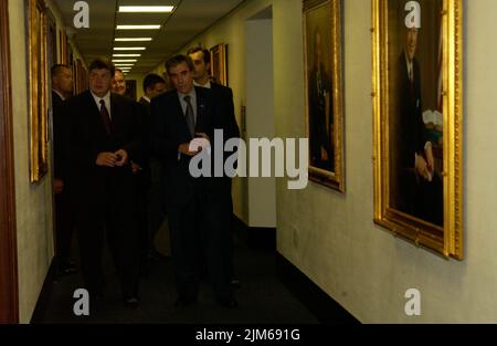 Das Büro des Sekretärs - Sekretär Carlos Gutierrez begrüßt den lettischen Ministerpräsidenten Aigars Kalvitis Stockfoto