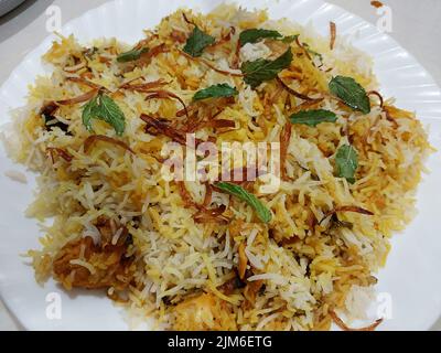 Mit Liebe von Rathya aufgenommen, Mobile Fotografie, leidenschaftliche Klicks, Naturfotografie, Makroaufnahmen, Hyderabadi Chicken Dum Biryani. Stockfoto