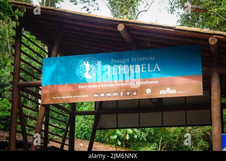 Sao Paulo, Brasilien: Tourismusplakette Ilhabela am Strandreservat Castelhanos Stockfoto