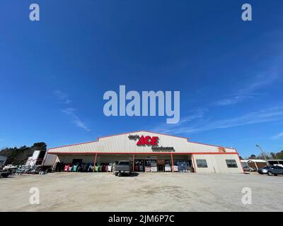 Wrens, GA USA - 012 10 22: Vorderansicht ACE Hardware Retail Store Stockfoto