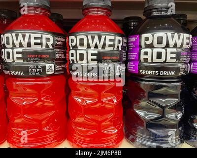 Grovetown, GA USA - 05 01 22: Ladenregal Powerade Variety Stockfoto