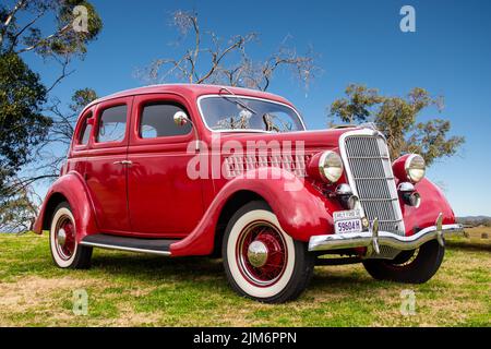 3/4 Ansicht 1936 Ford V8 Deluxe Fordor Trunk hinten Touring Sedan .#2 Stockfoto