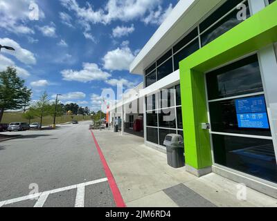 Grovetown, GA USA - 04 29 22: Walmart Lebensmittelgeschäft Außenansicht der Seite Stockfoto