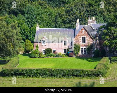 Ein Landhaus und Garten in der Nähe von Melrose, Scottish Borders, Schottland, Großbritannien. Stockfoto