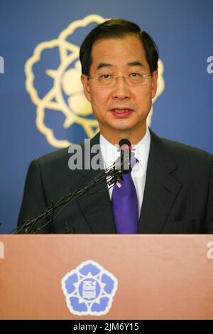 7. Sep 2007-Seoul, Südkorea-der südkoreanische Premierminister Han Duck-Soo spricht die jährliche Pressekonferenz im Briefing-Raum des Regierungskomplexes in Seoul, Südkorea. Stockfoto