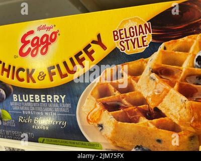 Grovetown, GA USA - 04 29 22: Einzelhandel Tiefkühlkost Eggo Waffeln Stockfoto