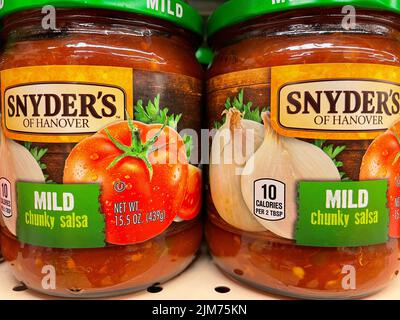 Grovetown, GA USA - 05 03 22: Einzelhandelsgeschäft Chip Salsa Snyders Stockfoto