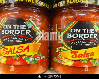 Grovetown, GA USA - 05 03 22: Chip Dip des Einzelhandelsgeschäften südlich der Grenze Salsa Stockfoto