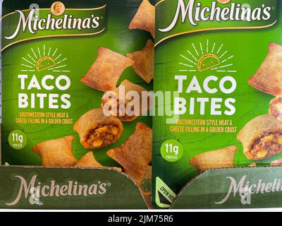 Grovetown, GA USA - 05 04 22: Ladengeschäft Tiefkühlkost Michelinas Taco Bisse Stockfoto