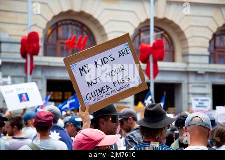 Perth, Australien - 20. November 2021: Freiheitsdemonstration gegen Impfmandate Stockfoto