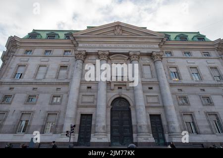 Buenos Aires, Argentinien. 03. August 2022. Blick auf die Fassade der Zentralbank von Argentinien. Quelle: Florencia Martin/dpa/Alamy Live News Stockfoto