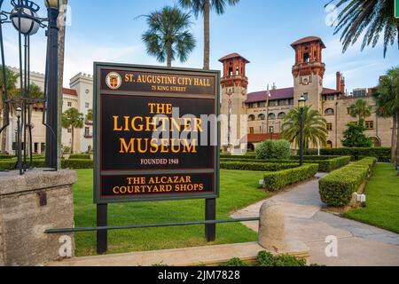 Das Lightner Museum (und das Rathaus von St. Augustine) im ehemaligen Alcazar Hotel, das 1888 von Henry Flagler im historischen St. Augustine, Florida, erbaut wurde. Stockfoto