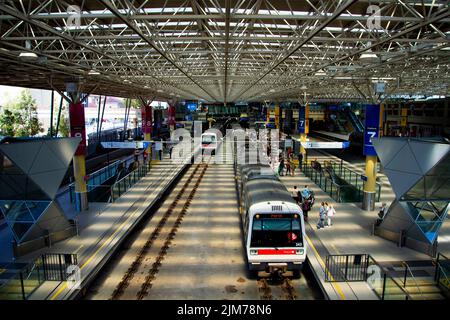 Perth, Australien - 20. November 2021: Transsperth Hauptbahnhof in der Stadt Stockfoto