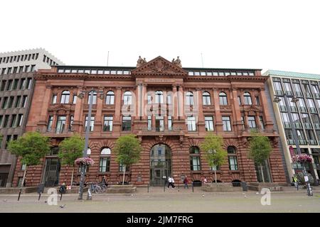 BREMEN, DEUTSCHLAND - JULI 7 2022: Deutsche Bank Gebäude in Bremen, Deutschland Stockfoto