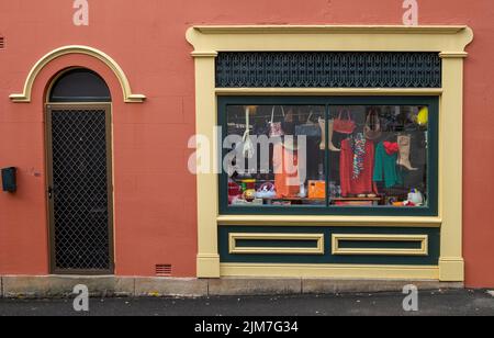 Gelegenheit zum Shoppen im trendigen Innenstadtvorort Glebe in Sydney. Stockfoto