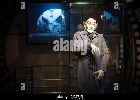 ORAVSKY PODZAMOK, SLOWAKEI - 25. JUL 2022 – Nosferatu - Ausstellung zum 100.. Jahrestag des ersten Schwarzweißfilms, der auf der Burg Orava gedreht wurde. Stockfoto