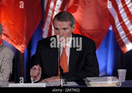 Büro des Sekretärs (Carlos Gutierrez) - Gemeinsame Sitzung der Kommission für Handel und Handel mit kleinen Gruppen Stockfoto
