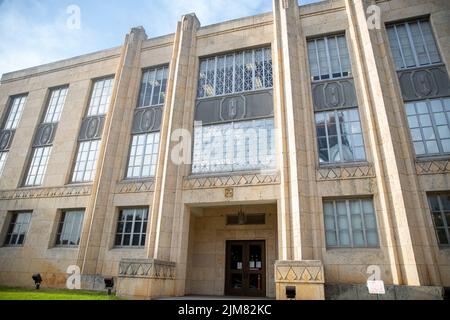 Travis County Courthouse, USA. 04. August 2022. Das Travis County Courthouse in Austin, Texas, am 4. August 2022. Die Jury vergibt $4 Millionen Schadenersatz an die Eltern des Opfers Sandy Hook im Diffamierungsverfahren von Alex Jones. (Foto von Stephanie Tacy/SIPA USA) Quelle: SIPA USA/Alamy Live News Stockfoto