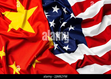 Amerikanische und chinesische Flaggen, diplomatisches Krisenkonzept Stockfoto
