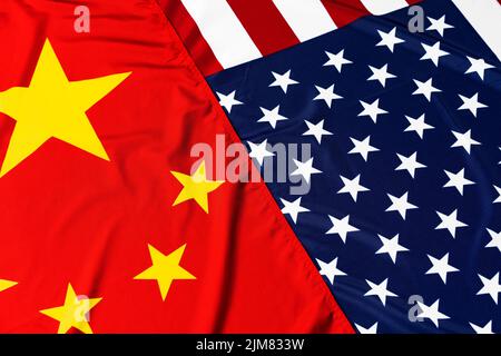 Amerikanische und chinesische Flaggen, diplomatisches Krisenkonzept Stockfoto
