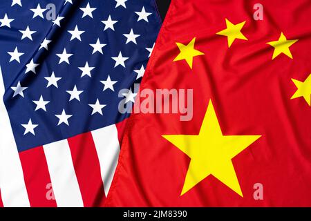 Amerikanische und chinesische Flaggen, diplomatisches Krisenkonzept Stockfoto