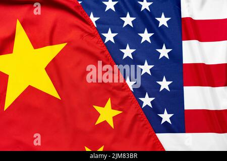 Amerikanische und chinesische Flaggen, diplomatisches Krisenkonzept Stockfoto
