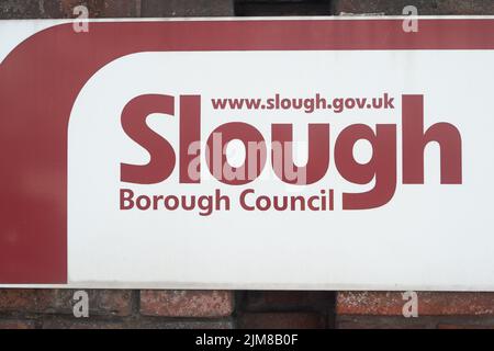 Slough, berkshire, Großbritannien. 4.. August 2022. Die viel kritisierten Labour Run Slough Borough Council sind praktisch bankrott und müssen möglicherweise die Gemeindesteuer für Einwohner um bis zu 20% erhöhen. Es wird berichtet, dass sie 600m £ihrer Vermögenswerte verkauft haben, um ihre 680m £Kreditverschuldung zu reduzieren. Quelle: Maureen McLean/Alamy Live News Stockfoto