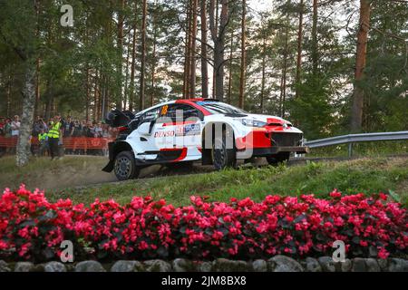 jyvaskyla, mittelfinnland, Finnland: 4. August 2022, Secto Rally Finnland ist der finnische Lauf der FIA-Rallye-Weltmeisterschaft. Die schnellste Rallye in der Meisterschaft und die, die die Fahrer gewinnen wollen.die Secto Rallye Finnland findet vom 4. Bis 7. August 2022 in der Stadt Jyvaskyla in Mittelfinnland statt. Erster Tag der Meisterschaft. Die erste Etappe am Donnerstagabend, 4.. August. Der lenkbare Takamoto Katsuta (JPN) mit der Startnummer 18 und Aaron Johnston (Bildquelle: © Marina Takimoto/ZUMA Press Wire) Stockfoto