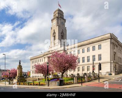 24. April 2022: Barnsley, South Yorkshire, UK - Barnsley Town Hall an einem schönen Frühlingsmorgen. Stockfoto