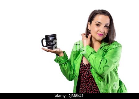 Junges Mädchen in grüner Jacke. Fotokonzept Stockfoto