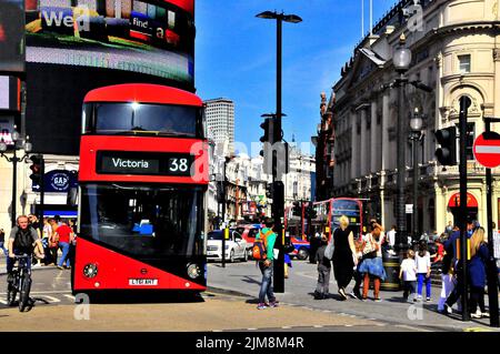 London-Bus am Piccadilly circus Stockfoto