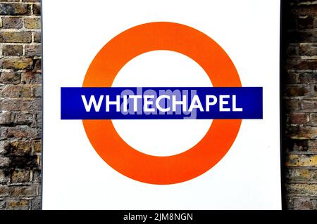 Schild Whitechapel Station Stockfoto