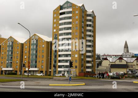 Traditionelle und moderne Gebäude in Reykjavik auf Island Stockfoto